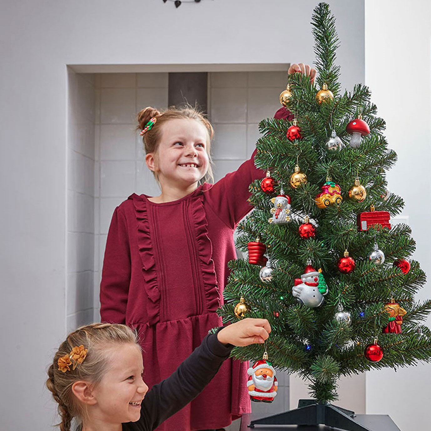 black box künstlicher weihnachtsbaum Black Box Black Box künstlicher Weihnachtsbaum 'Joy' inkl. LED-Beleuchtung  und Weihnachtsornamente – 90 cm